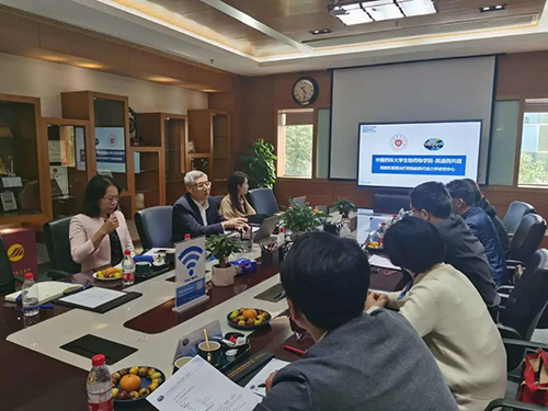 CA88首席执行官陈春麟博士，，，，，商务生长部副总裁蔡金娜博士等人热情接待了金能明书记一行。。。